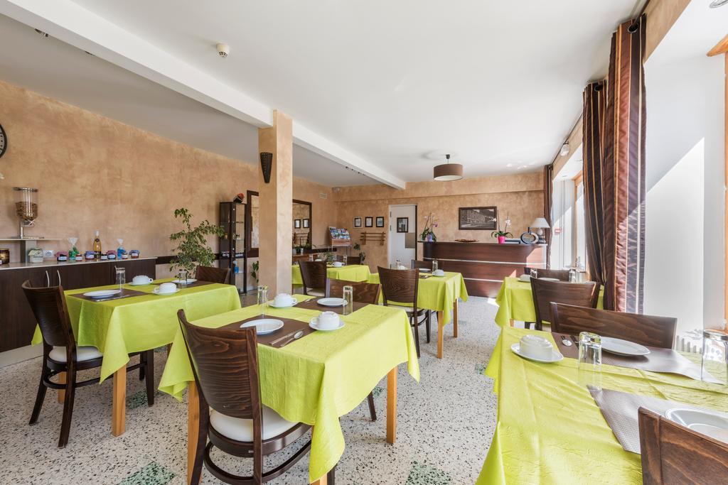 Hotel De La Plage Льо Шамбон-сюр-Линьон Екстериор снимка
